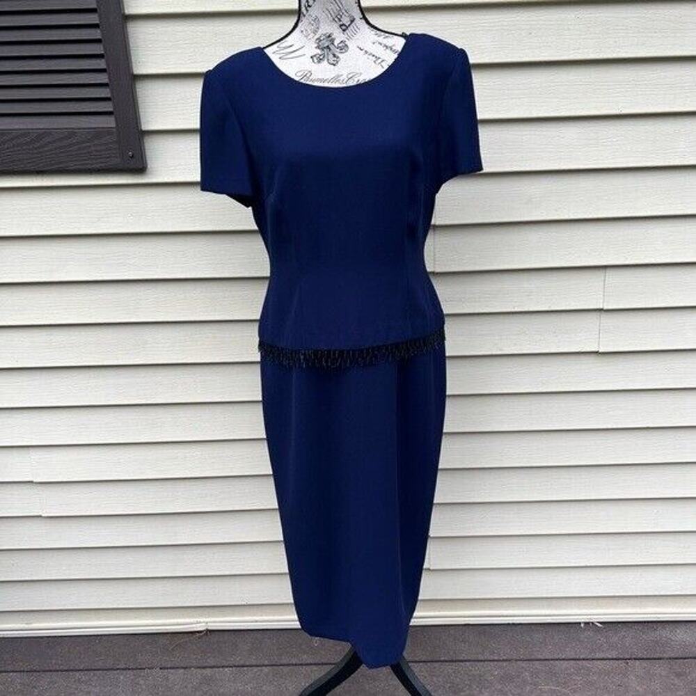 Navy blue vintage donna Morgan short sleeve round neck midi dress w/ beaded